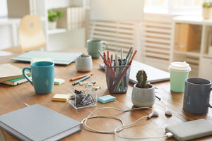 messy desk office