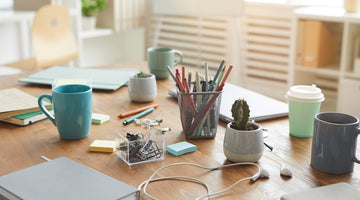 messy desk office